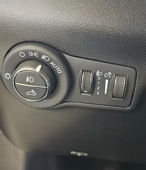 RAM Rampage 2.0 4P TURBO DIESEL REBEL 4X4 AUTOM�TICO, Foto 13