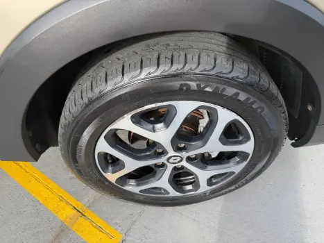 RENAULT Captur 1.3 16V 4P FLEX TCE INTENSE TURBO X-TRONIC AUTOM�TICO CVT, Foto 4