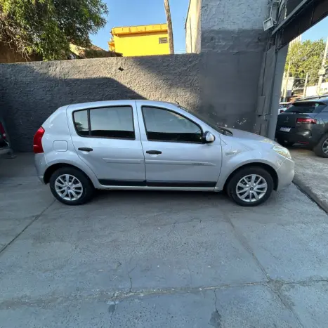 RENAULT Sandero 1.6 16V 4P FLEX SCE EXPRESSION, Foto 3 RENAULT Sandero 1.6 16V 4P FLEX SCE EXPRESSION, Foto 3