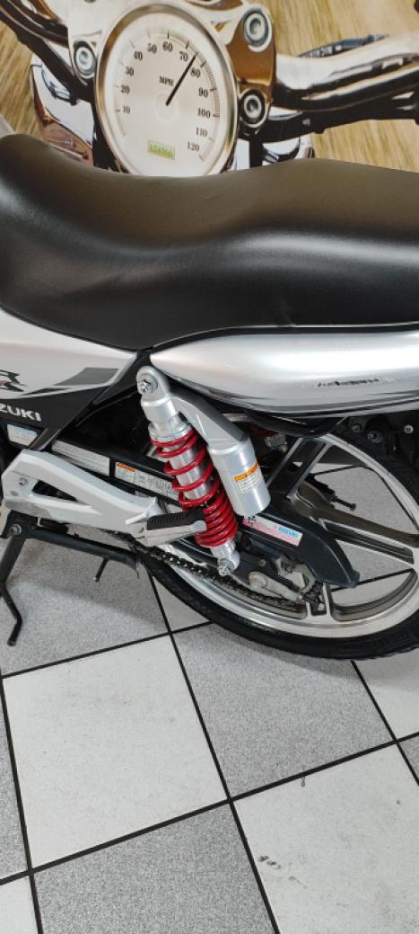 SUZUKI GSR 125 S , Foto 6