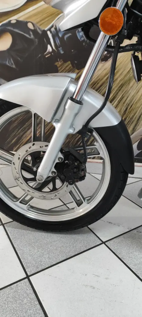 SUZUKI GSR 125 S , Foto 7