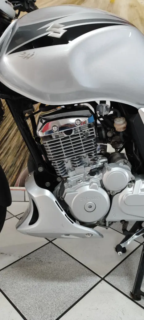 SUZUKI GSR 125 S , Foto 10