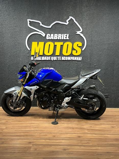 SUZUKI GSR 750 , Foto 2