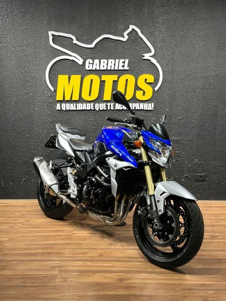 SUZUKI GSR 750 , Foto 3
