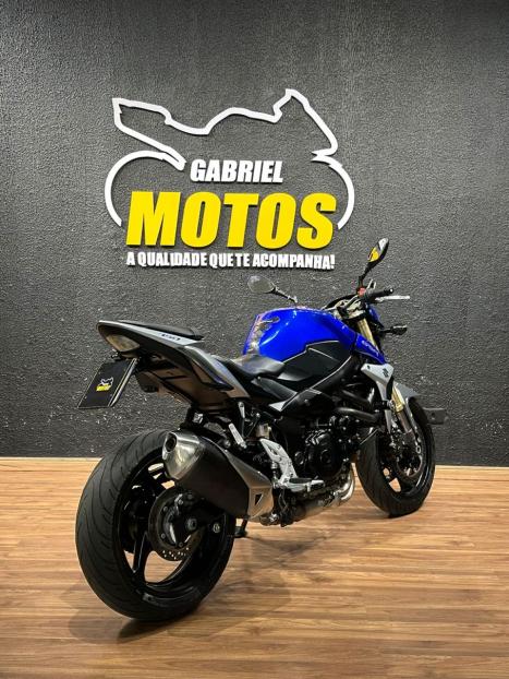SUZUKI GSR 750 , Foto 5