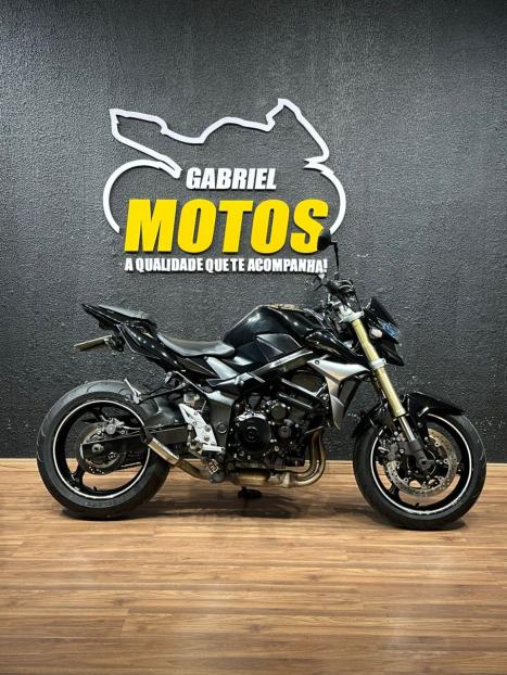 SUZUKI GSR 750 , Foto 1