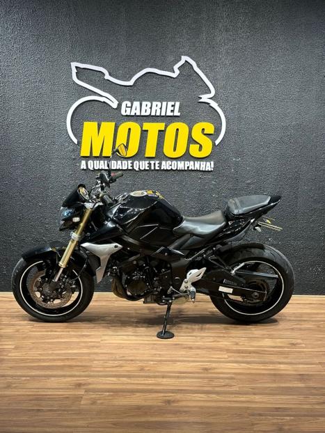 SUZUKI GSR 750 , Foto 2