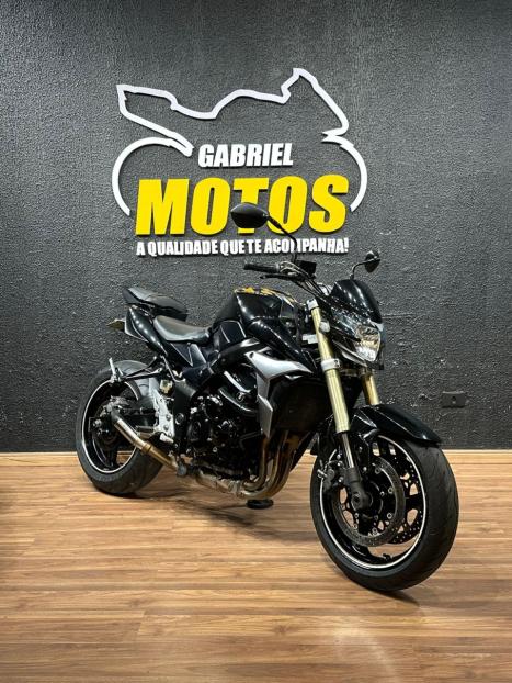 SUZUKI GSR 750 , Foto 3