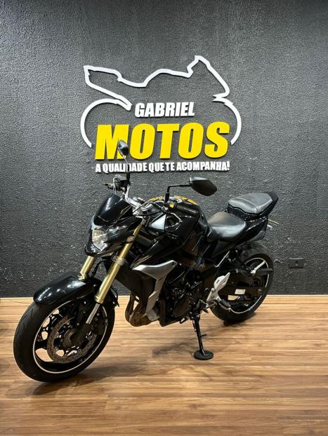 SUZUKI GSR 750 , Foto 4