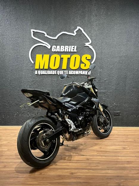 SUZUKI GSR 750 , Foto 5