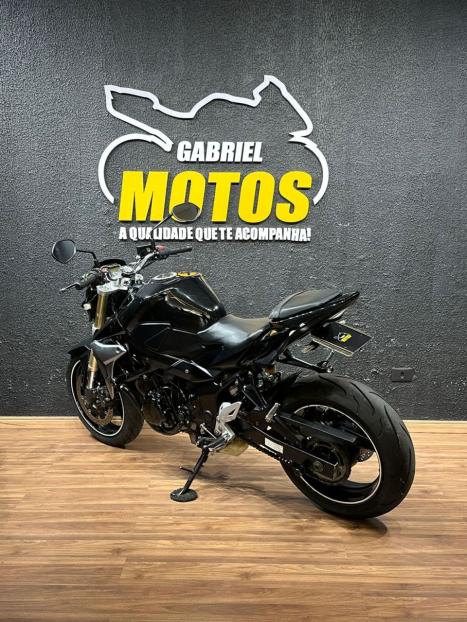 SUZUKI GSR 750 , Foto 6