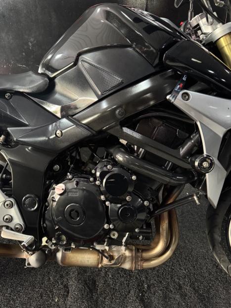 SUZUKI GSR 750 , Foto 3