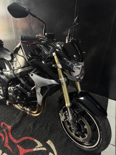 SUZUKI GSR 750 , Foto 4