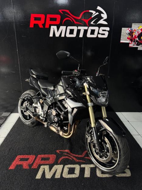 SUZUKI GSR 750 , Foto 6