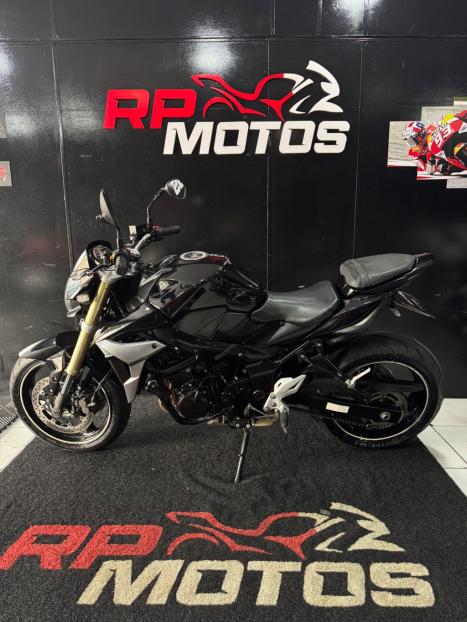 SUZUKI GSR 750 , Foto 7