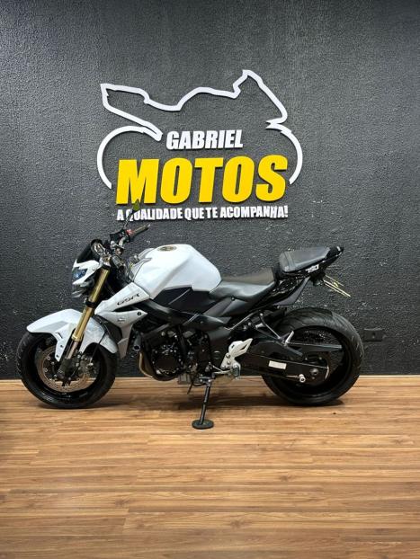 SUZUKI GSR 750 , Foto 2