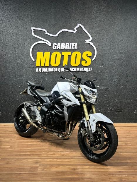 SUZUKI GSR 750 , Foto 3