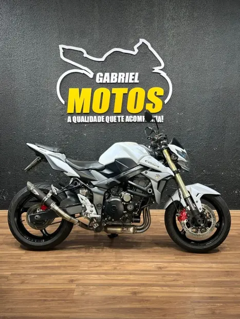 SUZUKI GSR 750 , Foto 1