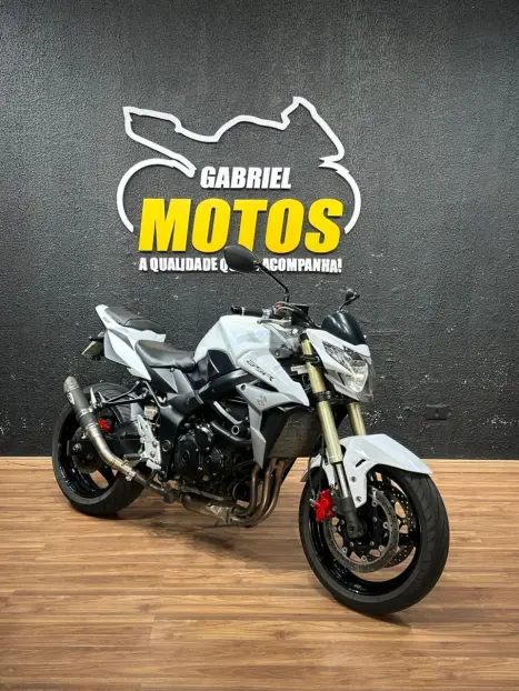 SUZUKI GSR 750 , Foto 3