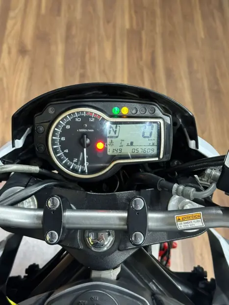 SUZUKI GSR 750 , Foto 7
