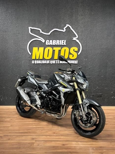 SUZUKI GSR 750 , Foto 3