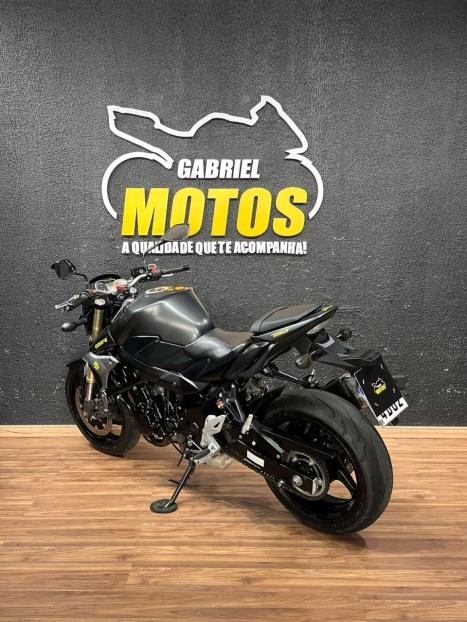 SUZUKI GSR 750 , Foto 6