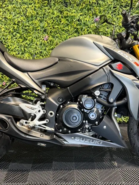 SUZUKI GSX-S 1000 A, Foto 4