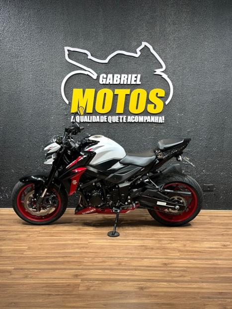 SUZUKI GSX-S 750 ABS, Foto 2