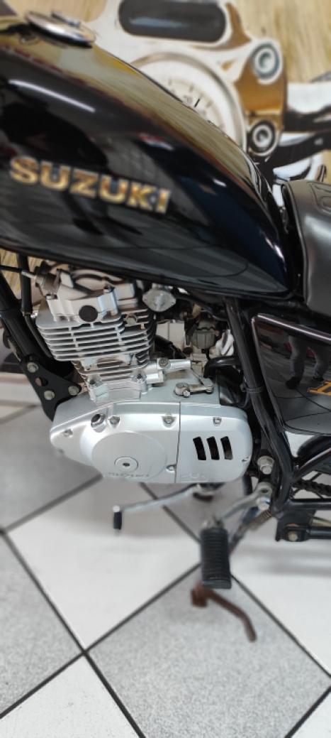 SUZUKI Intruder 125 , Foto 13