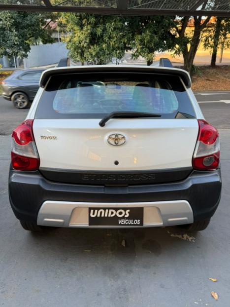 TOYOTA Etios Cross 1.5 16V 4P, Foto 5