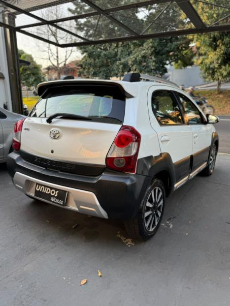 TOYOTA Etios Cross 1.5 16V 4P, Foto 6