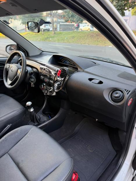 TOYOTA Etios Cross 1.5 16V 4P, Foto 9