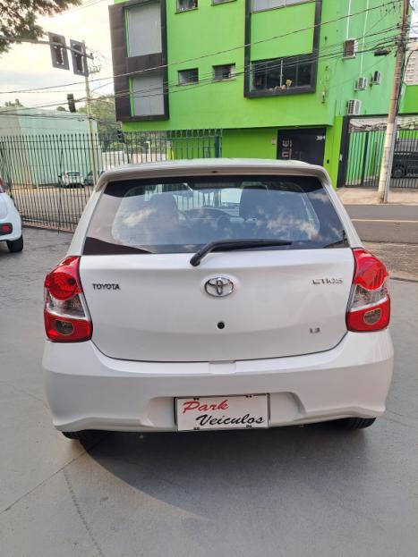 TOYOTA Etios Hatch 1.3 16V 4P FLEX X, Foto 4