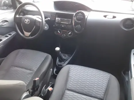TOYOTA Etios Hatch 1.3 16V 4P FLEX X, Foto 6