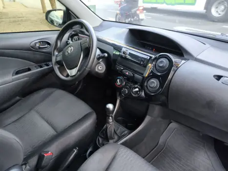 TOYOTA Etios Hatch 1.3 16V 4P FLEX X, Foto 6