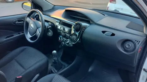 TOYOTA Etios Hatch 1.3 16V 4P FLEX X, Foto 4 TOYOTA Etios Hatch 1.3 16V 4P FLEX X, Foto 4