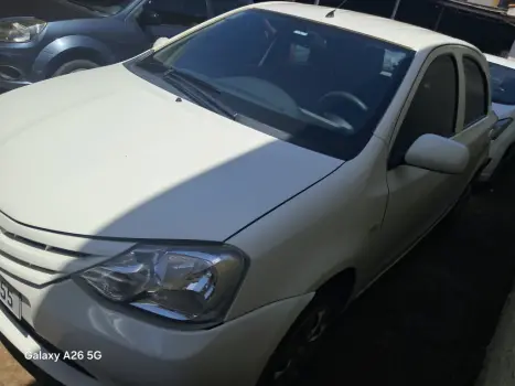 TOYOTA Etios Hatch 1.3 16V 4P FLEX X, Foto 2