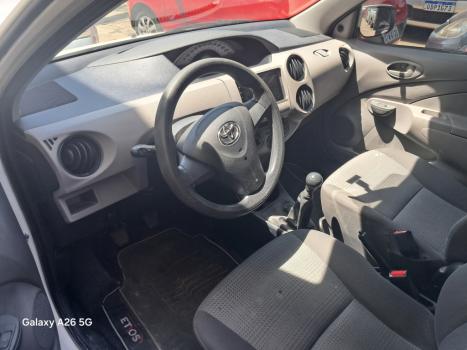 TOYOTA Etios Hatch 1.3 16V 4P FLEX X, Foto 3