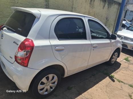 TOYOTA Etios Hatch 1.3 16V 4P FLEX X, Foto 5