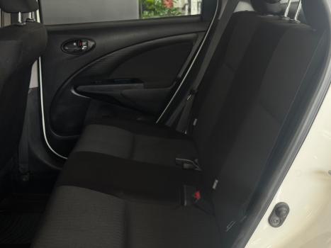 TOYOTA Etios Hatch 1.3 16V 4P FLEX X, Foto 5