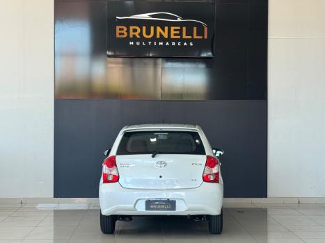 TOYOTA Etios Hatch 1.3 16V 4P FLEX X AUTOMTICO, Foto 4