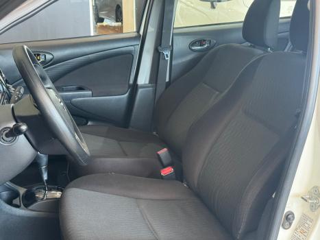 TOYOTA Etios Hatch 1.3 16V 4P FLEX X AUTOMTICO, Foto 7