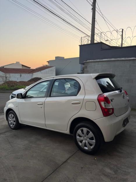 TOYOTA Etios Hatch 1.3 16V 4P FLEX XS, Foto 6