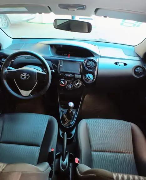 TOYOTA Etios Hatch 1.3 16V 4P FLEX X, Foto 7