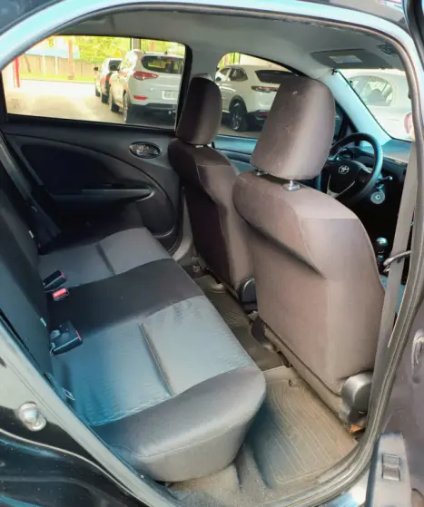 TOYOTA Etios Hatch 1.3 16V 4P FLEX X, Foto 9