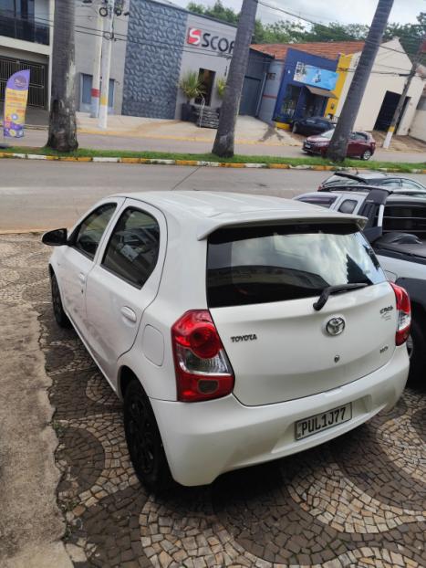 TOYOTA Etios Hatch 1.3 16V 4P FLEX X, Foto 3
