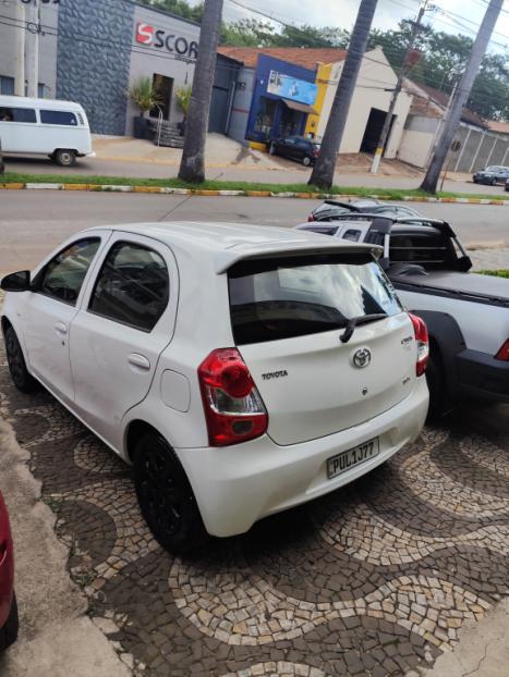 TOYOTA Etios Hatch 1.3 16V 4P FLEX X, Foto 6