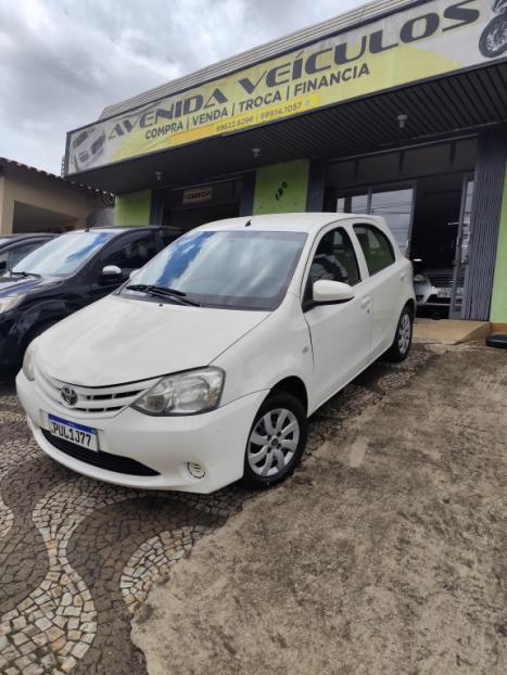 TOYOTA Etios Hatch 1.3 16V 4P FLEX X, Foto 1