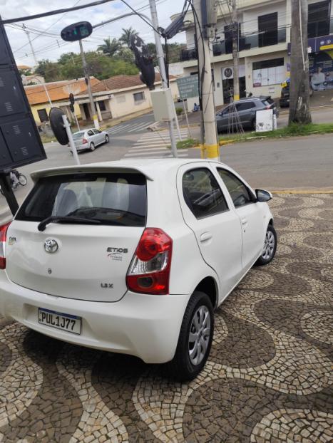 TOYOTA Etios Hatch 1.3 16V 4P FLEX X, Foto 2