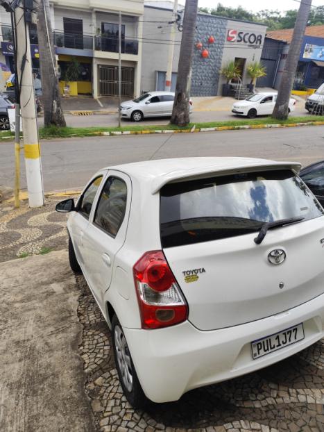 TOYOTA Etios Hatch 1.3 16V 4P FLEX X, Foto 7